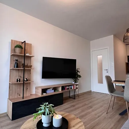Rumy Apartment - 1 Bedroom - Private Parking Spot, Fast Wi-Fi And Coffee-Tea Corner Apartman