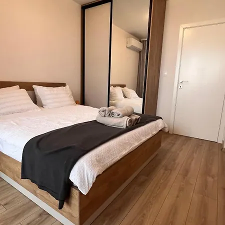 Apartman Rumy Apartment - 1 Bedroom - Private Parking Spot, Fast Wi-Fi And Coffee-Tea Corner *